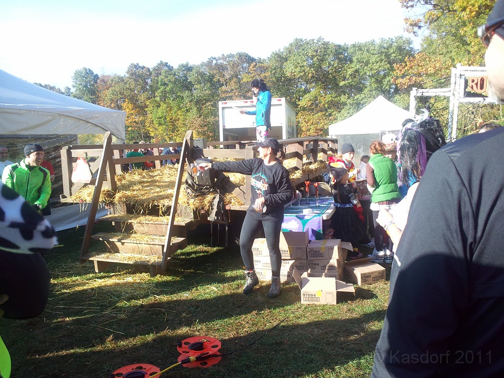 RunScreamRun 2011 065.jpg - The 2011 "RunScreamRun" 10K at Wiard's Orchard in Ypsilanti Michigan.... spooky good run for Halloween.